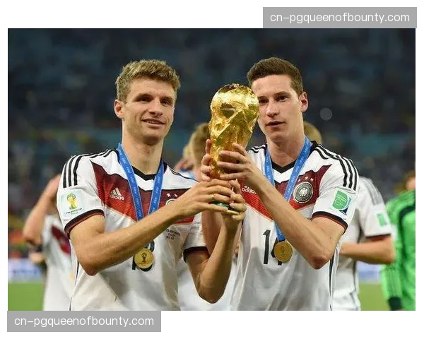 希克9球勒沃库森中锋选项 捷克国脚伤愈后状态回升